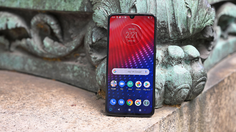 Illustration for article titled The Moto Z4 Is a Solid Mid-Range Contender, But It Might Be Time for a Reboot